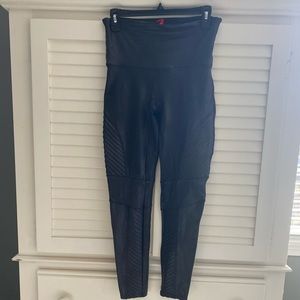 EUC Black Spanx Faux Leather Moto Leggings Sz XL.